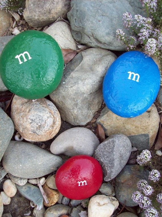 pedras pintadas m&m pátio