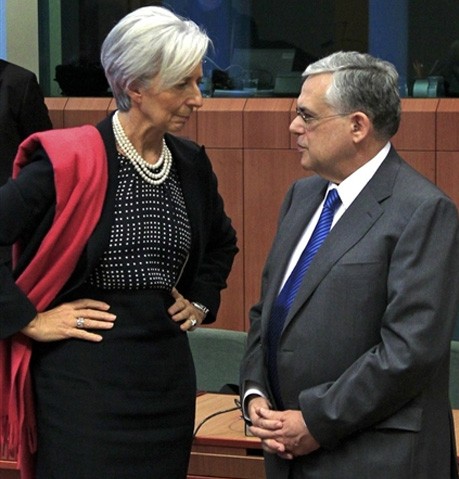 Christine Lagarde Greek power gesture linguagem corporal