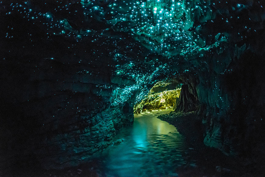 Waitomo gruta que brilha no escuro nova zelândia