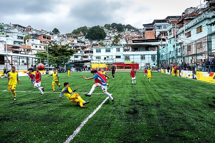 jogar futebol favela rio de janeiro