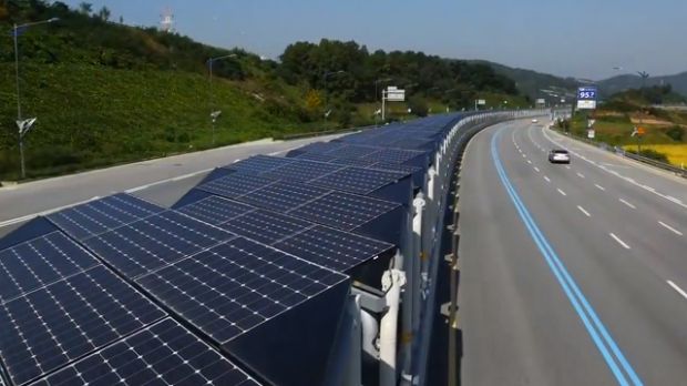 Ciclovia com painéis solares carrega bateria de bicicletas
