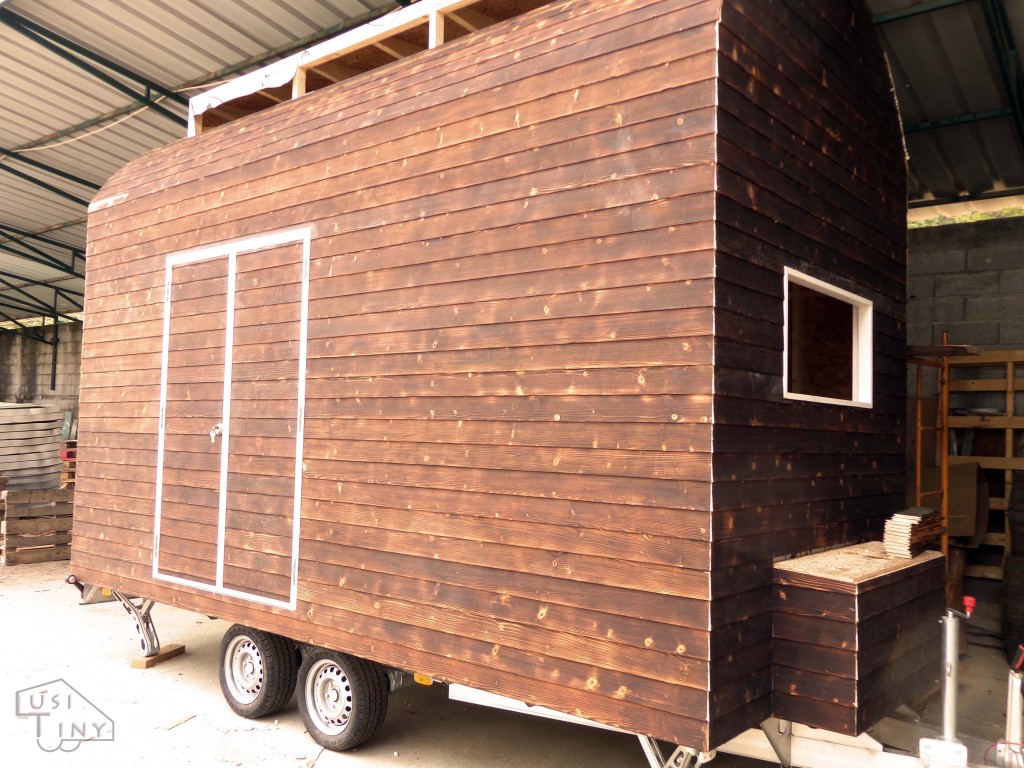 A LusiTiny é uma pequena casa sobre rodas, ecológica e de madeira, criada por uma arquiteta portuguesa. O objetivo é criar uma casa auto-sustentável, reciclando e reaproveitando materiais.