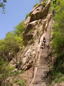 escadas do trilho mais perigoso do mundo em hua shan