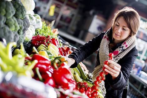 Comprar local e fruta da epoca ajuda a poupar dinheiro e o ambiente