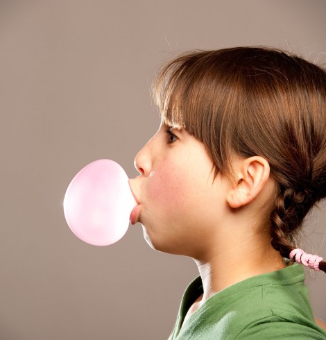 pastilha-balão-chiclete-bubble-gum menina
