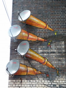 creative-interactive-street-art-telescópio antenas