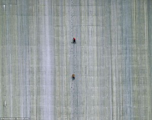 parede de escalada barragem suiça
