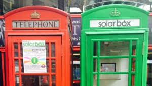 Solarbox-Londres-cabine-telefónica-convertida