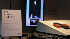 in your hands jogo wired contacto humano