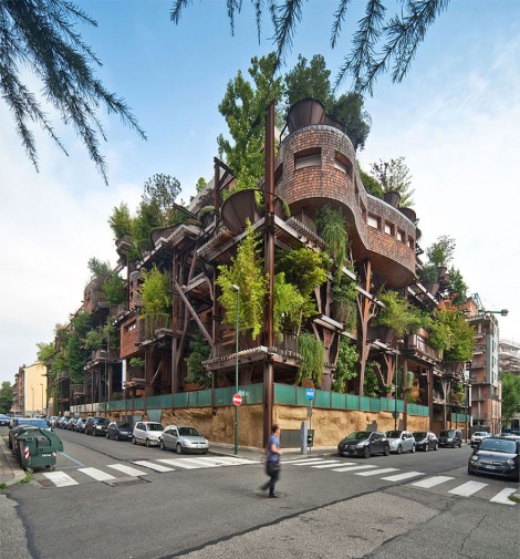 Na cidade de Turim, em Itália, foi erguido um edifício muito especial, uma casa na árvore urbana que se chama "25 Verde". O arquiteto responsável pelo projeto chama-se Luciano Pia e é italiano.