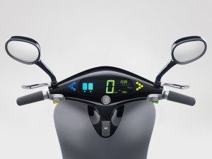 A Gogoro Smartscooter é uma mota elétrica que vai mudar a forma como andamos nas cidades, pelo menos é o que pretendem os fundadores da Gogoro, Horace Luke e Matt Taylor.