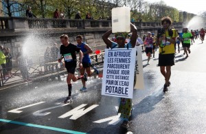 maratona de paris falta de água