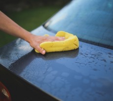 como lavar o carro poupar água